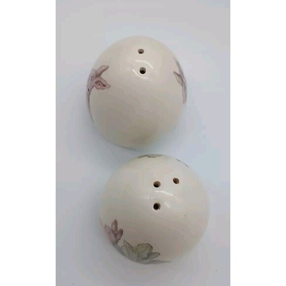 VTG Spring/Easter Bunny Rabbit Salt and Pepper Shakers egg shaped - Picture 4 of 7